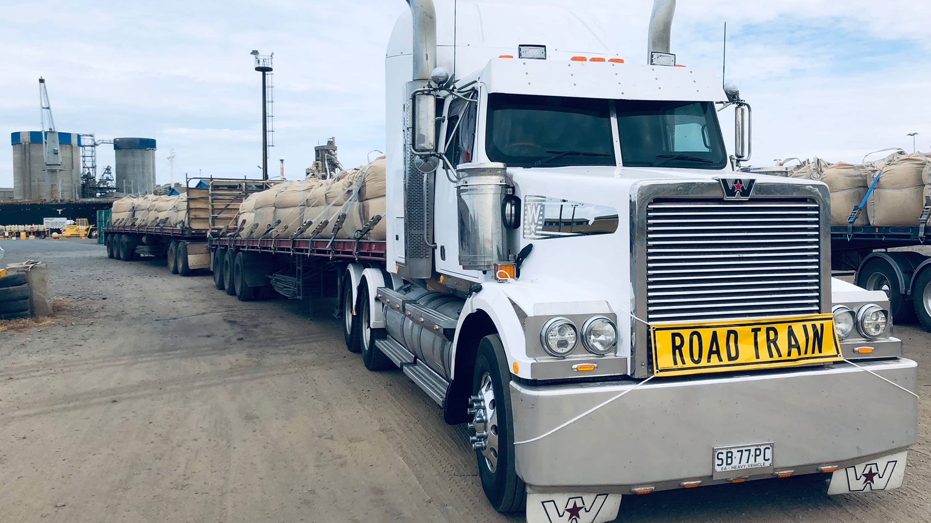 White Trailer Truck - Diesel Mechanic in Harristown, QLD